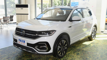 VW Tacqua R-Line Connect 1.5L AT